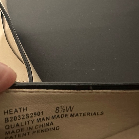 Naturalized two tone flats, size 8.5W - Picture 2 of 3